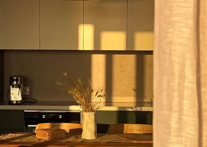 Seaside Sanctuary In Apartment Sarandë